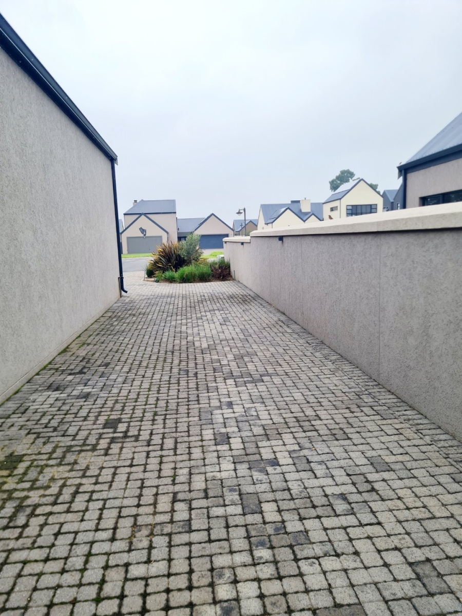 4 Bedroom Property for Sale in Heron Banks Golf Estate Free State